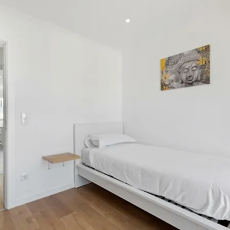 Appartamento Stunning 5 Bed Apt, Sleeps 5 Nr Olivais Lisbona