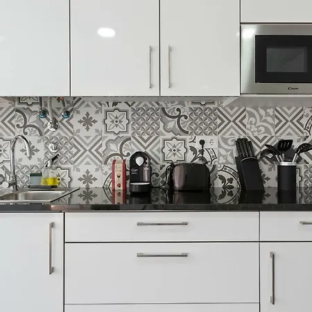 Stunning 5 Bed Apt, Sleeps 5 Nr Olivais Appartamento Lisbona