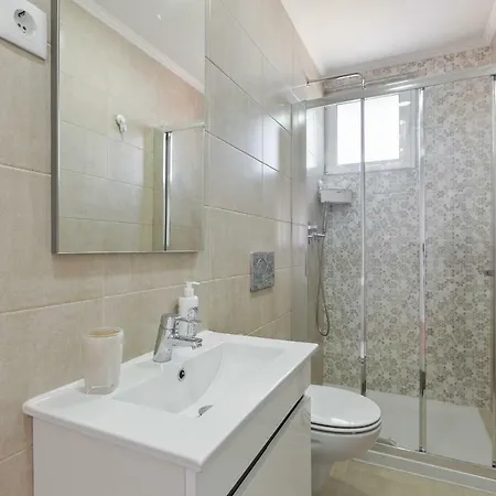 Διαμέρισμα Stunning 5 Bed Apt, Sleeps 5 Nr Olivais