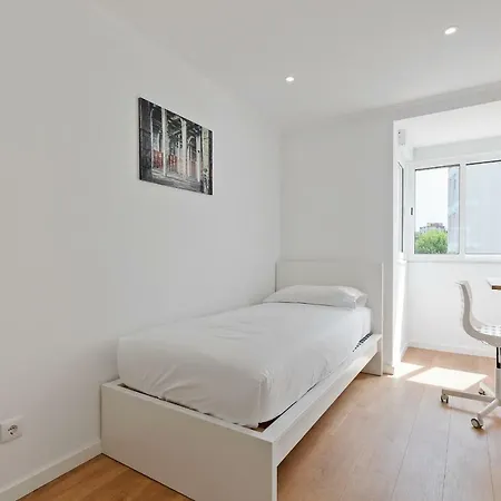 Διαμέρισμα Stunning 5 Bed Apt, Sleeps 5 Nr Olivais Lisboa