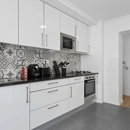 Διαμέρισμα Stunning 5 Bed Apt, Sleeps 5 Nr Olivais Lisboa